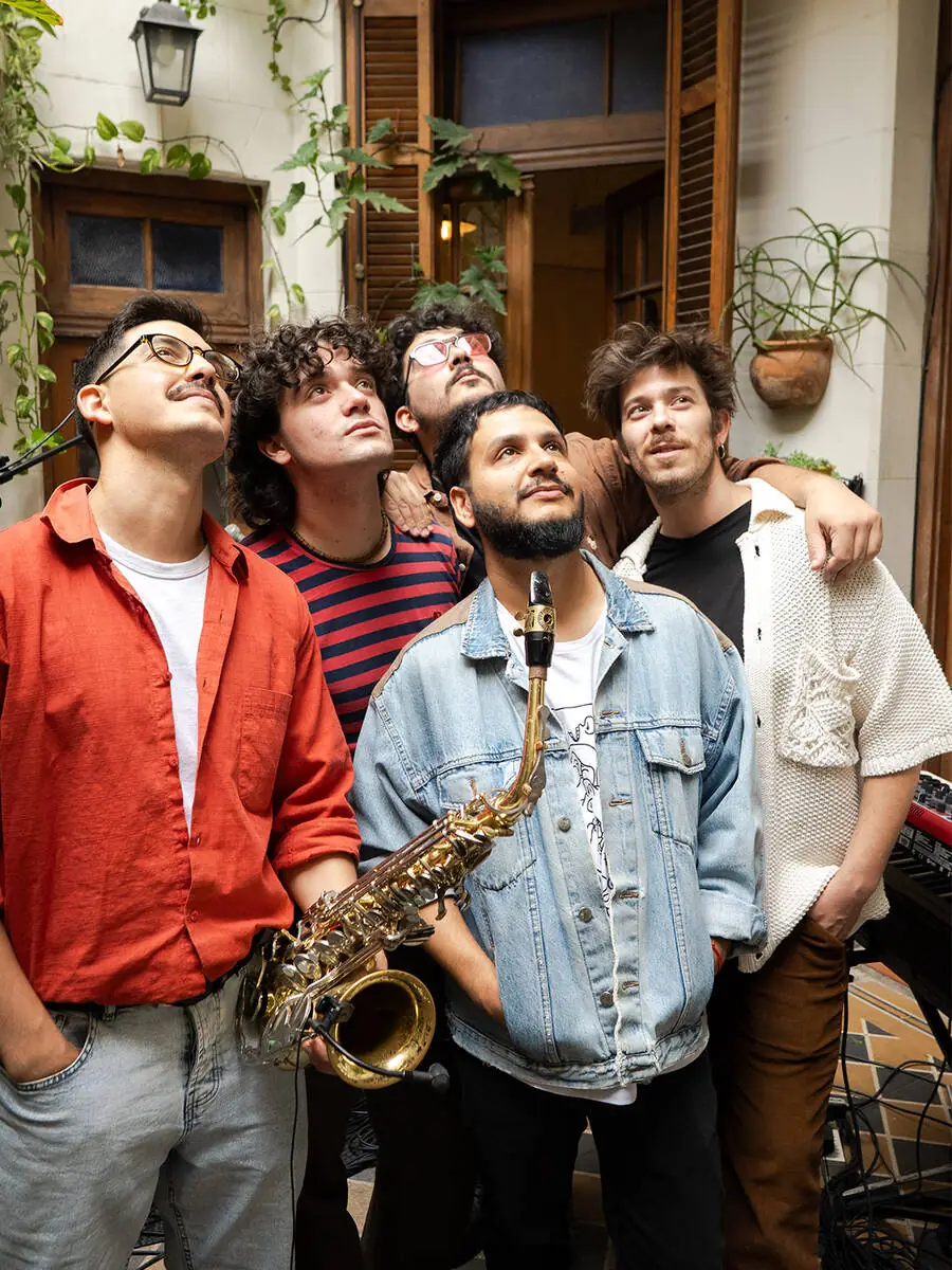 Live session de Ludmilo Galende grabada por Todo Rojo Studio
