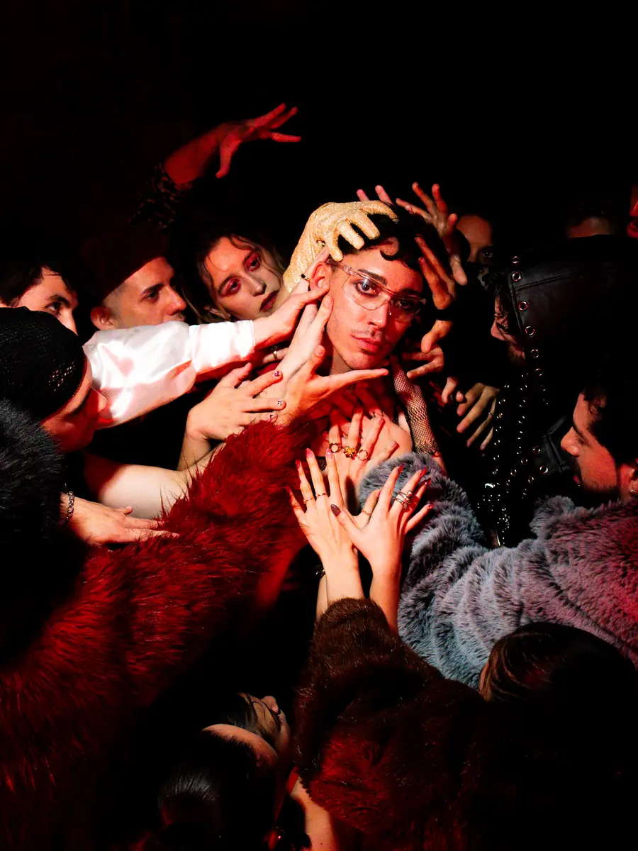 Videoclip HOT!PO$E de MATTI y CVDA dirigido por Todo Rojo Studio
